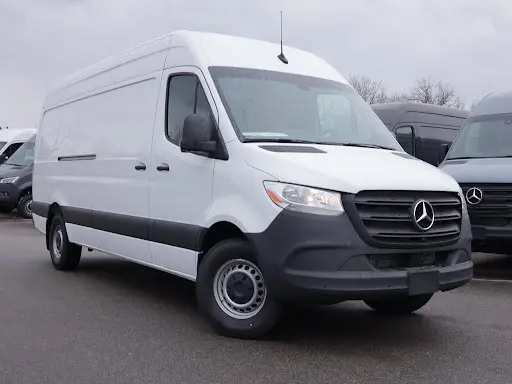 Mersedes Benz LTL Delivery